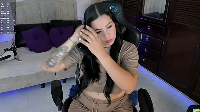 Bianka olivetto021 online show from 17, 12, 2025