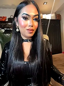 Snapshot of BigDominaMia chatting on 8, 11, 2025 BigDominaMia online show from 8, 11, 2025