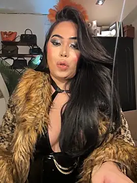 Snapshot of BigDominaMia chatting on 10, 11, 2025 BigDominaMia online show from 10, 11, 2025