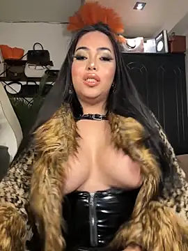 Snapshot of BigDominaMia chatting on 16, 11, 2025 BigDominaMia online show from 16, 11, 2025