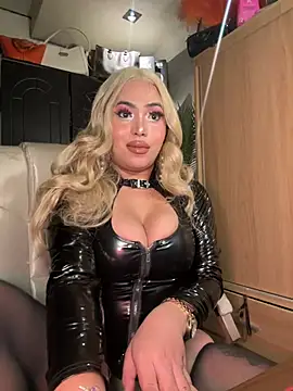 BigDominaMia online show from 9, 2, 2026