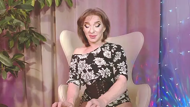 Snapshot of julia_renard chatting on 12, 12, 2024 julia renard online show from 12, 12, 2024