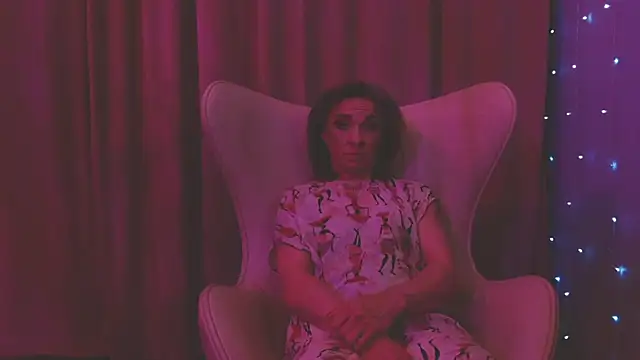 Snapshot of julia_renard chatting on 2, 2, 2025 julia renard online show from 2, 2, 2025