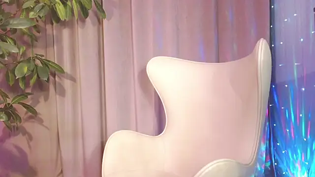 Snapshot of julia_renard chatting on 16, 2, 2025 julia renard online show from 16, 2, 2025