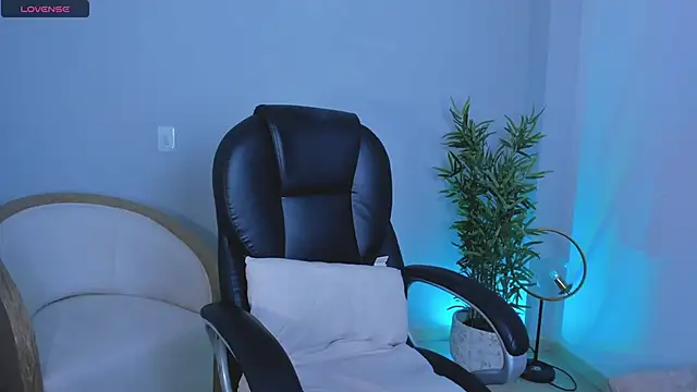 NiaBennet  online show from 24, 10, 2025