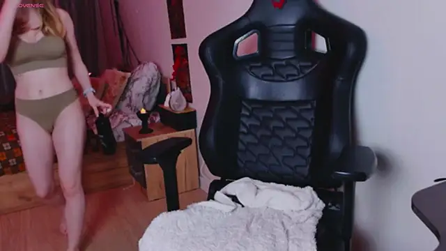 Snapshot of _whiteprincess chatting on 23, 10, 2025 whiteprincess online show from 23, 10, 2025