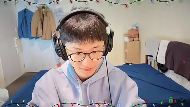 romeoisme   online show from 1, 1, 2025