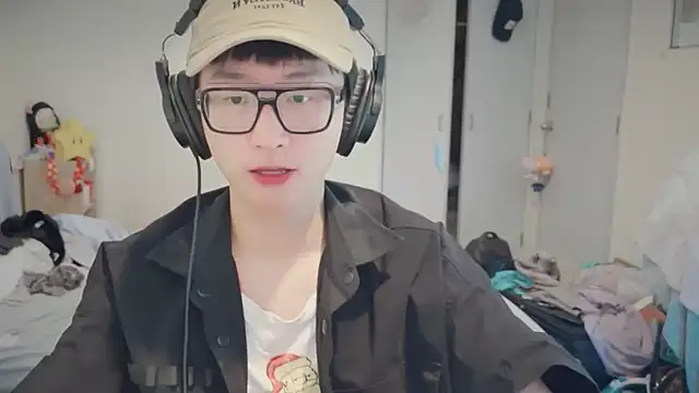 romeoisme   online show from 29, 1, 2025