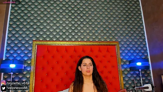 VallerieJones online show from 28, 2, 2025