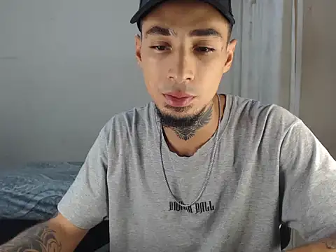 emiliano hottt online show from 26, 1, 2025