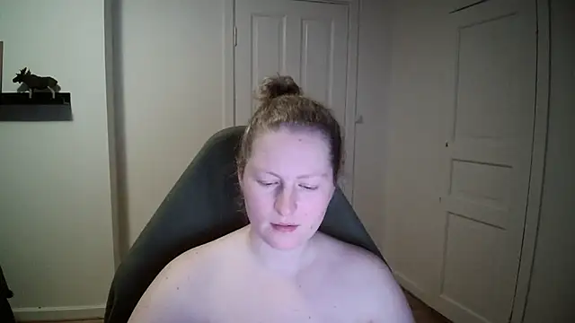 Snapshot of Girlnina-1995 chatting on 17, 12, 2024 Girlnina-1995 online show from 17, 12, 2024