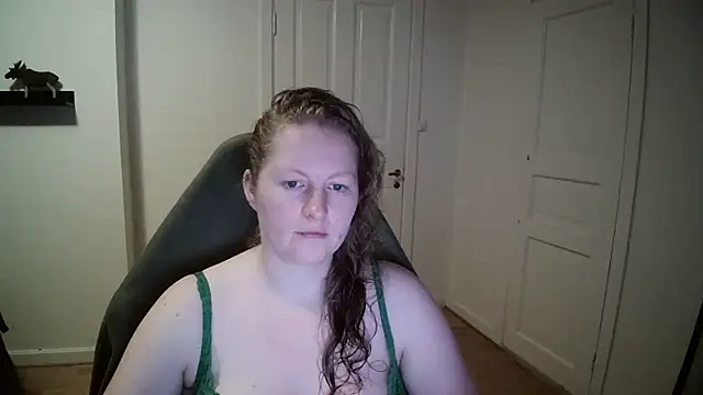 Snapshot of Girlnina-1995 chatting on 19, 12, 2024 Girlnina-1995 online show from 19, 12, 2024