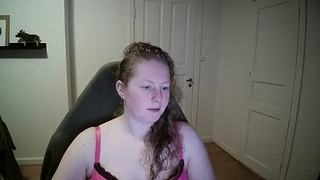 Snapshot of Girlnina-1995 chatting on 20, 12, 2024 Girlnina-1995 online show from 20, 12, 2024