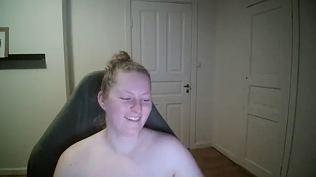 Snapshot of Girlnina-1995 chatting on 15, 1, 2025 Girlnina-1995 online show from 15, 1, 2025