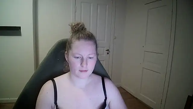 Snapshot of Girlnina-1995 chatting on 23, 1, 2025 Girlnina-1995 online show from 23, 1, 2025