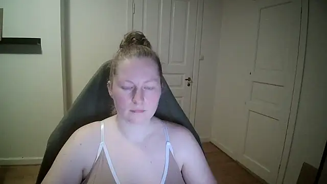 Snapshot of Girlnina-1995 chatting on 5, 2, 2025 Girlnina-1995 online show from 5, 2, 2025