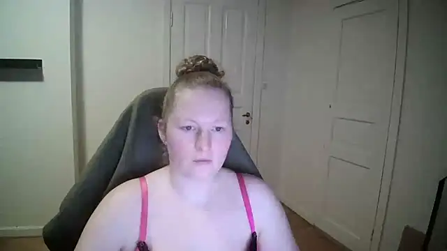 Snapshot of Girlnina-1995 chatting on 6, 2, 2025 Girlnina-1995 online show from 6, 2, 2025