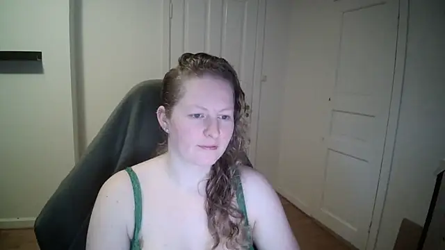 Snapshot of Girlnina-1995 chatting on 10, 2, 2025 Girlnina-1995 online show from 10, 2, 2025