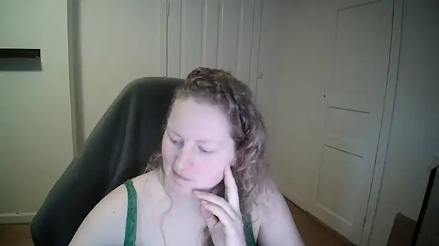 Snapshot of Girlnina-1995 chatting on 10, 2, 2025 Girlnina-1995 online show from 10, 2, 2025