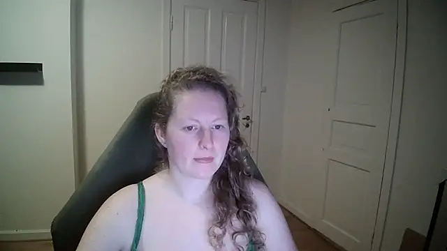 Snapshot of Girlnina-1995 chatting on 10, 2, 2025 Girlnina-1995 online show from 10, 2, 2025