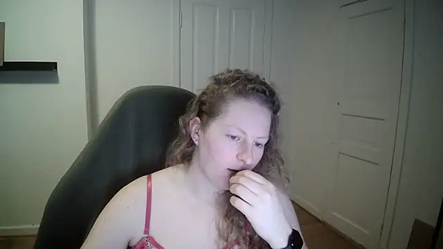 Snapshot of Girlnina-1995 chatting on 24, 2, 2025 Girlnina-1995 online show from 24, 2, 2025