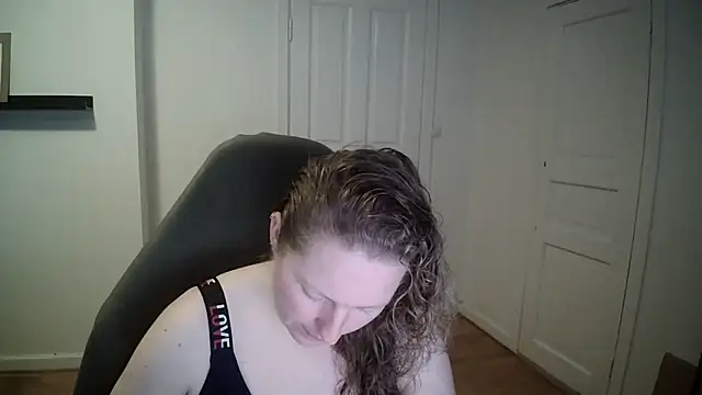 Snapshot of Girlnina-1995 chatting on 4, 3, 2025 Girlnina-1995 online show from 4, 3, 2025