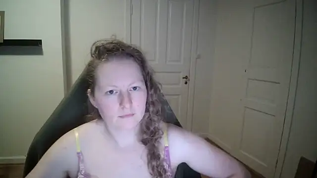 Snapshot of Girlnina-1995 chatting on 5, 3, 2025 Girlnina-1995 online show from 5, 3, 2025