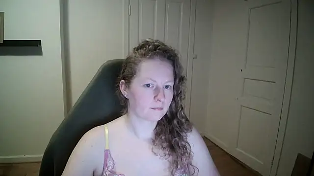 Snapshot of Girlnina-1995 chatting on 5, 3, 2025 Girlnina-1995 online show from 5, 3, 2025