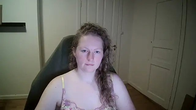 Snapshot of Girlnina-1995 chatting on 5, 3, 2025 Girlnina-1995 online show from 5, 3, 2025