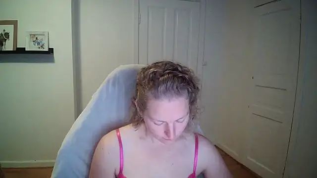 Snapshot of Girlnina-1995 chatting on 22, 9, 2025 Girlnina-1995 online show from 22, 9, 2025