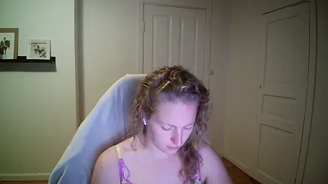 Snapshot of Girlnina-1995 chatting on 29, 9, 2025 Girlnina-1995 online show from 29, 9, 2025