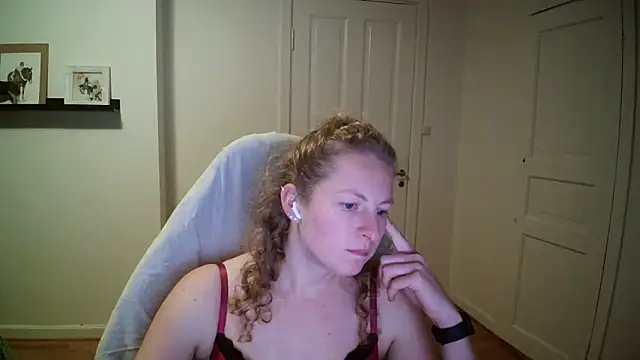 Snapshot of Girlnina-1995 chatting on 15, 10, 2025 Girlnina-1995 online show from 15, 10, 2025