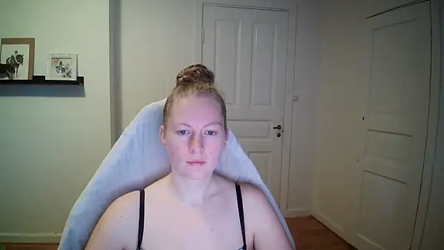 Snapshot of Girlnina-1995 chatting on 16, 10, 2025 Girlnina-1995 online show from 16, 10, 2025