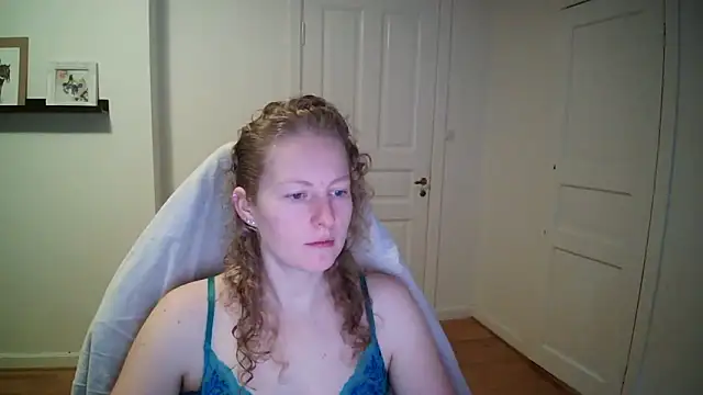 Snapshot of Girlnina-1995 chatting on 4, 11, 2025 Girlnina-1995 online show from 4, 11, 2025