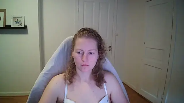 Snapshot of Girlnina-1995 chatting on 17, 11, 2025 Girlnina-1995 online show from 17, 11, 2025