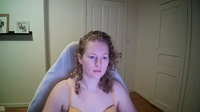 Snapshot of Girlnina-1995 chatting on 25, 11, 2025 Girlnina-1995 online show from 25, 11, 2025