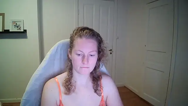 Snapshot of Girlnina-1995 chatting on 26, 11, 2025 Girlnina-1995 online show from 26, 11, 2025