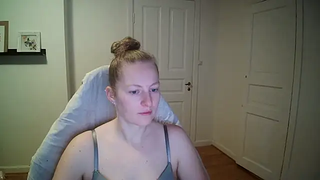 Snapshot of Girlnina-1995 chatting on 27, 11, 2025 Girlnina-1995 online show from 27, 11, 2025