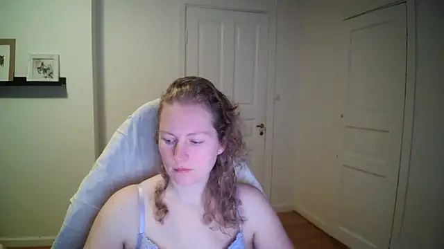 Snapshot of Girlnina-1995 chatting on 1, 12, 2025 Girlnina-1995 online show from 1, 12, 2025