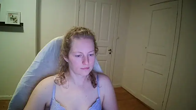 Snapshot of Girlnina-1995 chatting on 1, 12, 2025 Girlnina-1995 online show from 1, 12, 2025