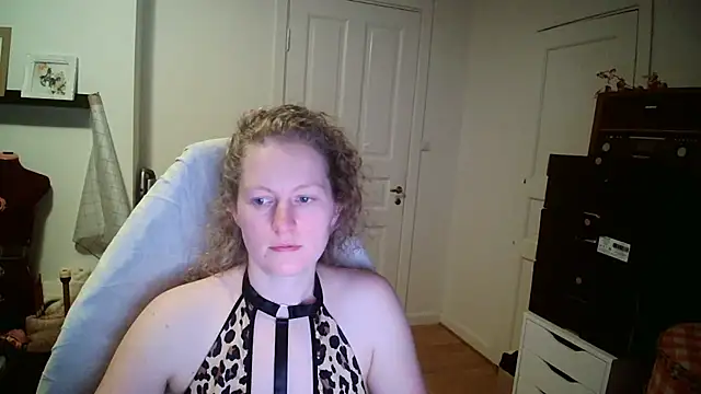 Snapshot of Girlnina-1995 chatting on 15, 12, 2025 Girlnina-1995 online show from 15, 12, 2025