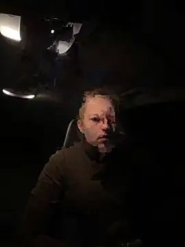 Snapshot of Girlnina-1995 chatting on 20, 12, 2025 Girlnina-1995 online show from 20, 12, 2025