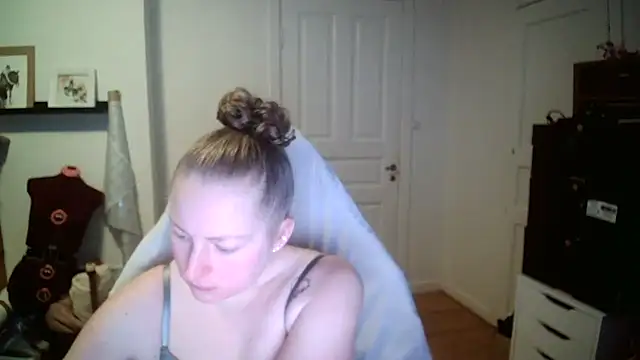 Snapshot of Girlnina-1995 chatting on 7, 1, 2026 Girlnina-1995 online show from 7, 1, 2026