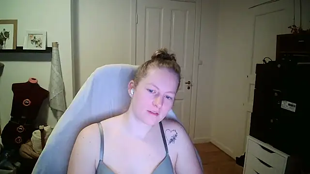 Snapshot of Girlnina-1995 chatting on 7, 1, 2026 Girlnina-1995 online show from 7, 1, 2026