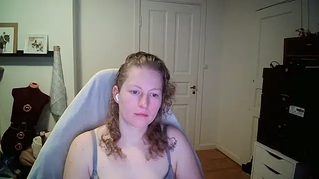 Snapshot of Girlnina-1995 chatting on 8, 1, 2026 Girlnina-1995 online show from 8, 1, 2026