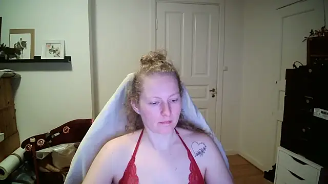 Snapshot of Girlnina-1995 chatting on 17, 2, 2026 Girlnina-1995 online show from 17, 2, 2026