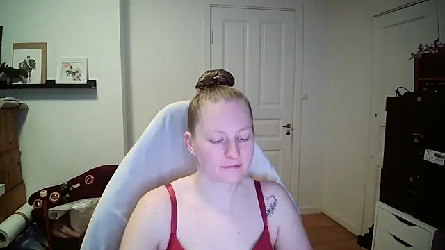 Snapshot of Girlnina-1995 chatting on 19, 2, 2026 Girlnina-1995 online show from 19, 2, 2026