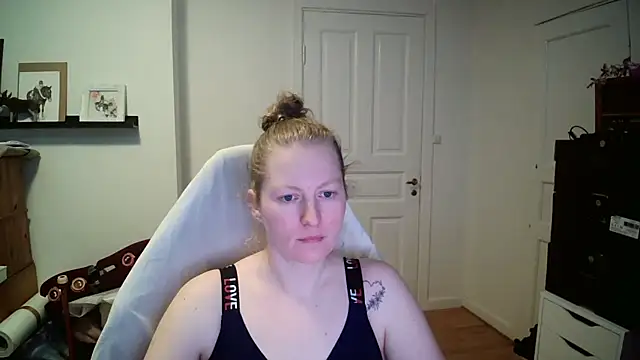 Snapshot of Girlnina-1995 chatting on 20, 2, 2026 Girlnina-1995 online show from 20, 2, 2026