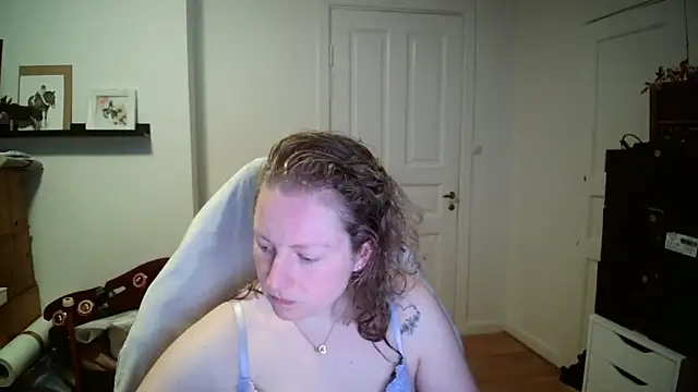 Snapshot of Girlnina-1995 chatting on 23, 2, 2026 Girlnina-1995 online show from 23, 2, 2026