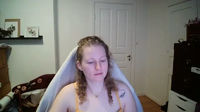 Snapshot of Girlnina-1995 chatting on 24, 2, 2026 Girlnina-1995 online show from 24, 2, 2026